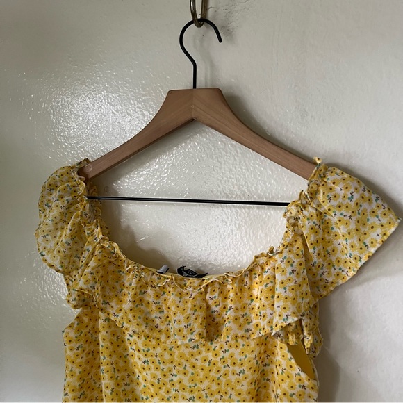 Lulus | Lawton Yellow Floral Print Off-the-Shoulder Top - Picture 6 of 7